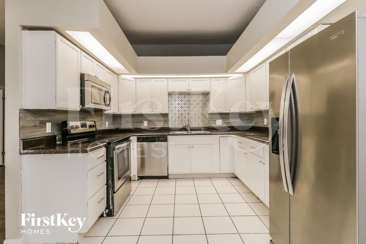 2330 Eastmeadows Ct - Photo 6 of 15