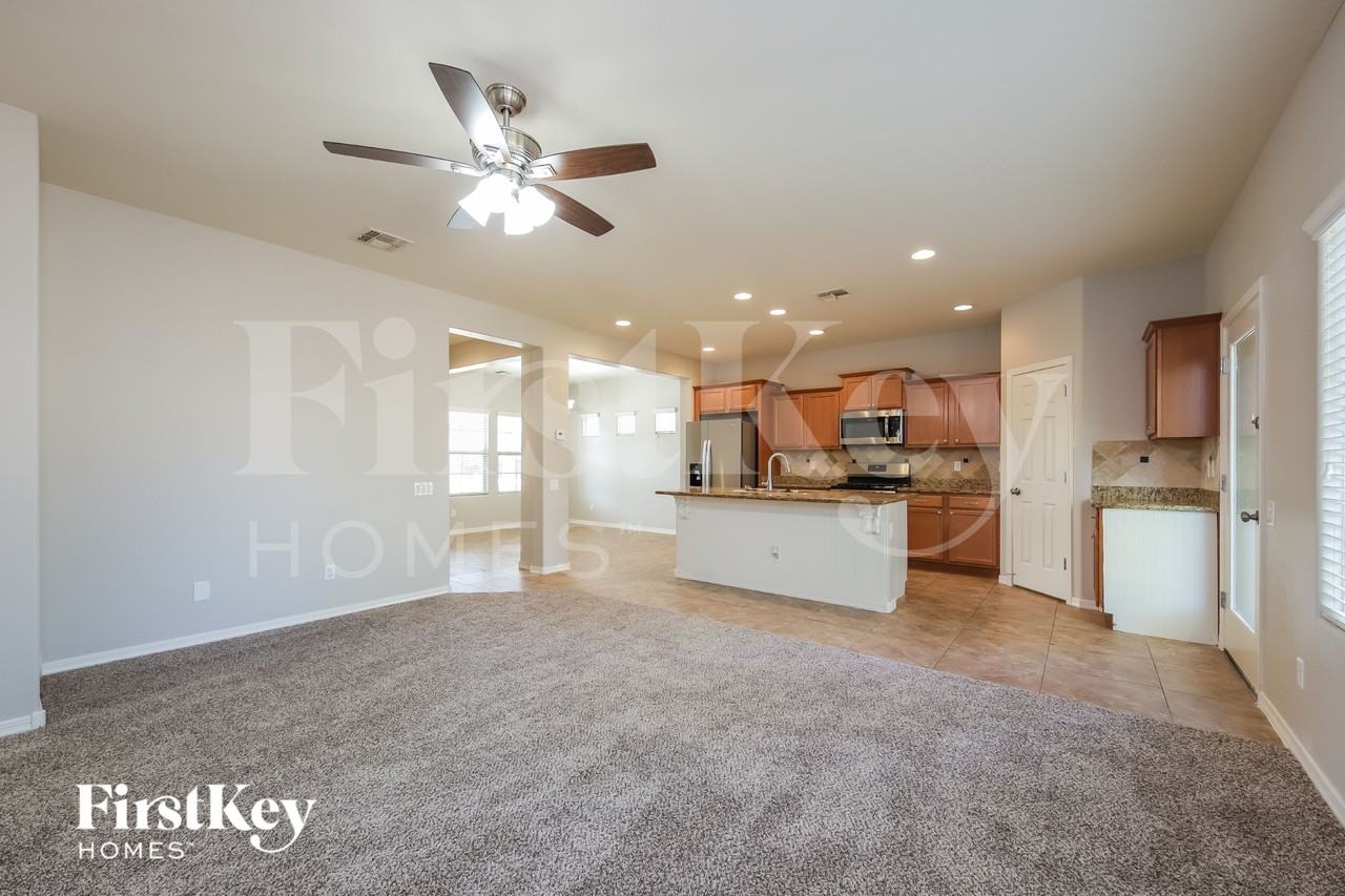 11028 E Silver Springs Ave - Photo 4 of 15