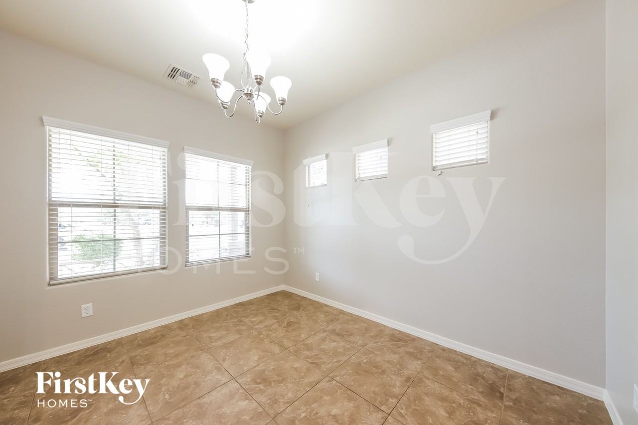 11028 E Silver Springs Ave - Photo 5 of 15