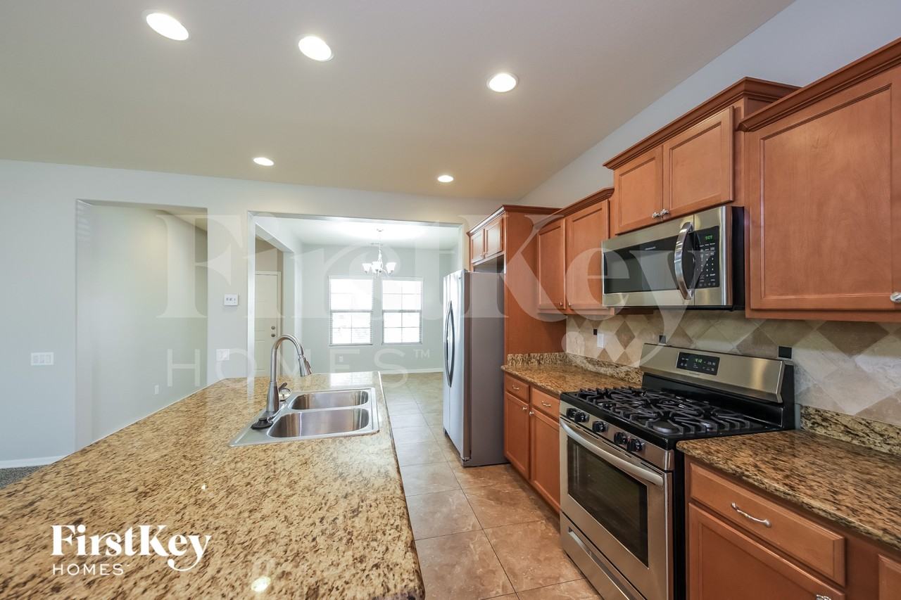 11028 E Silver Springs Ave - Photo 6 of 15