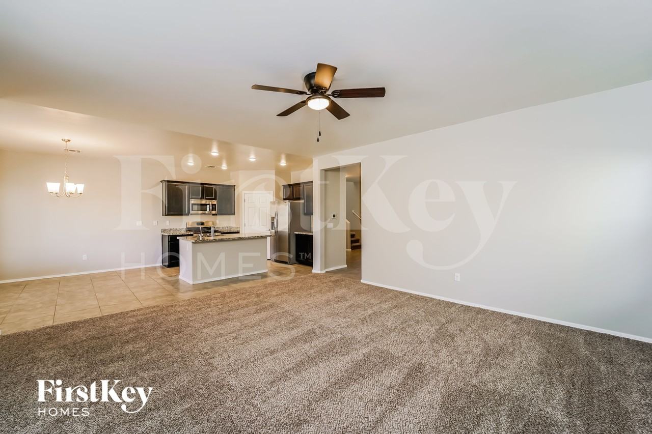 12239 E Metz Dr - Photo 4 of 15