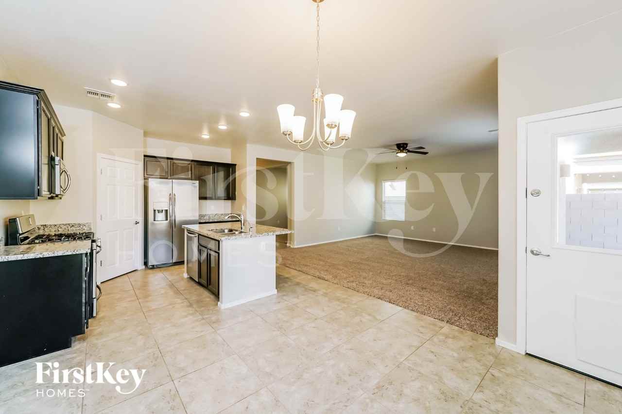 12239 E Metz Dr - Photo 5 of 15