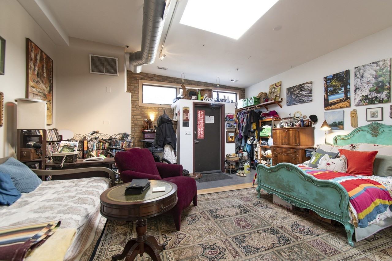 537 Custer Ave #1 - Photo 3 of 9