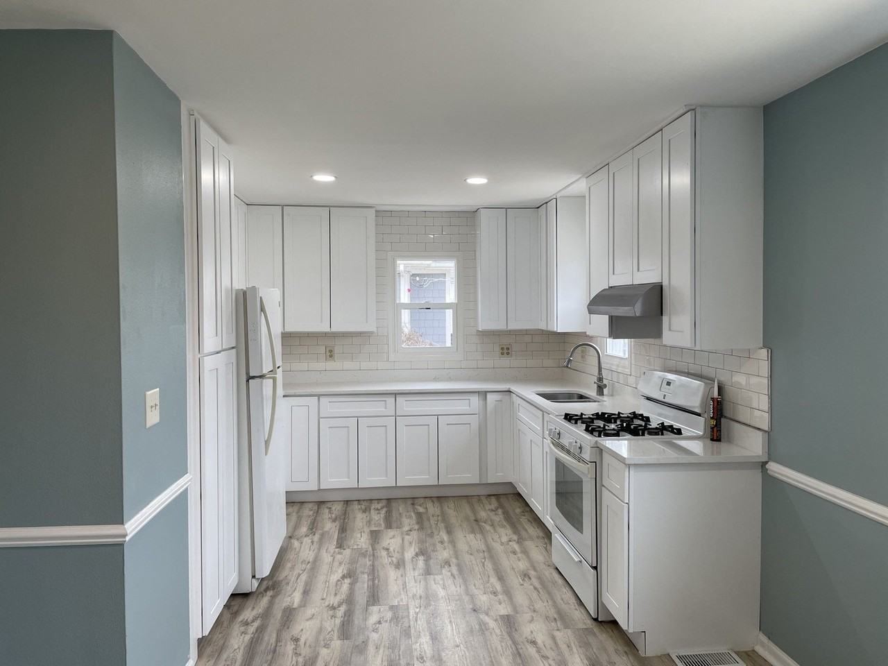 114 E Richmond St - Photo 3 of 18