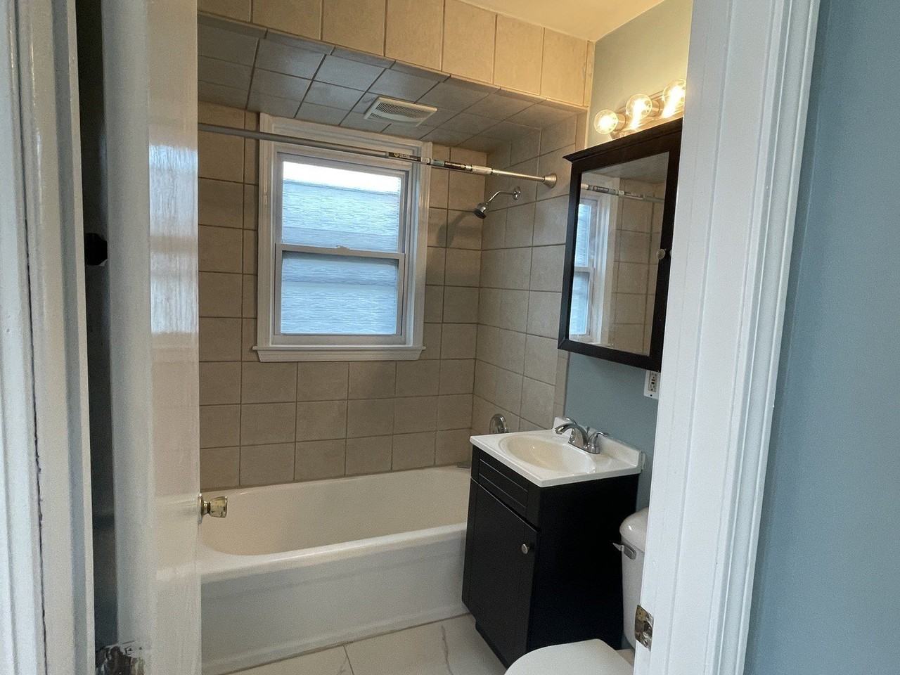 114 E Richmond St - Photo 6 of 18