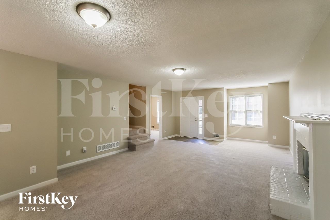 130 Whisperwood Ln Nw - Photo 4 of 15