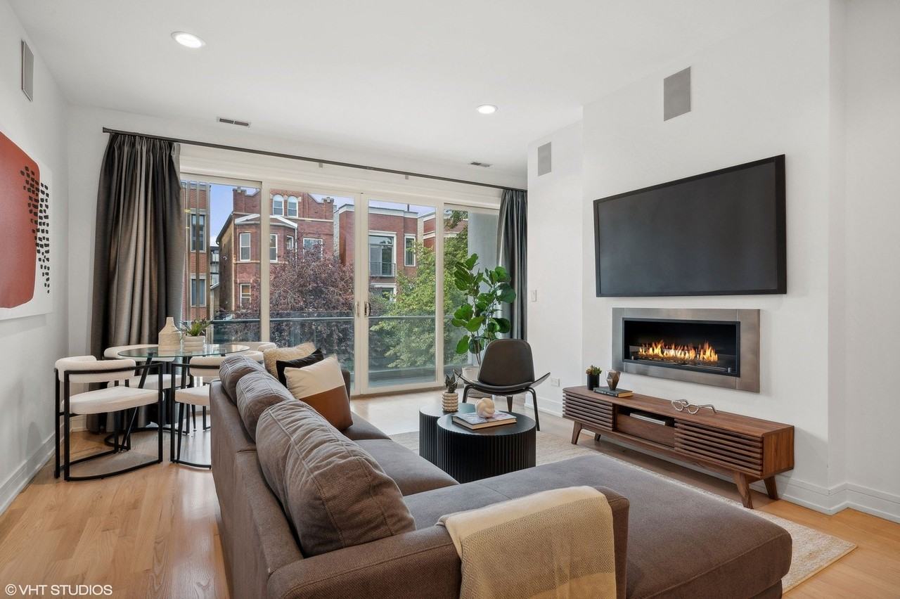 1021 N Hermitage Ave #2 - Photo 3 of 16