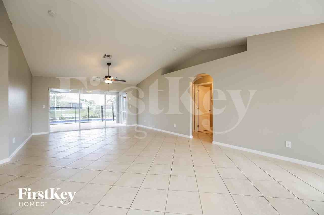 2725 Ne 20th Pl - Photo 3 of 20