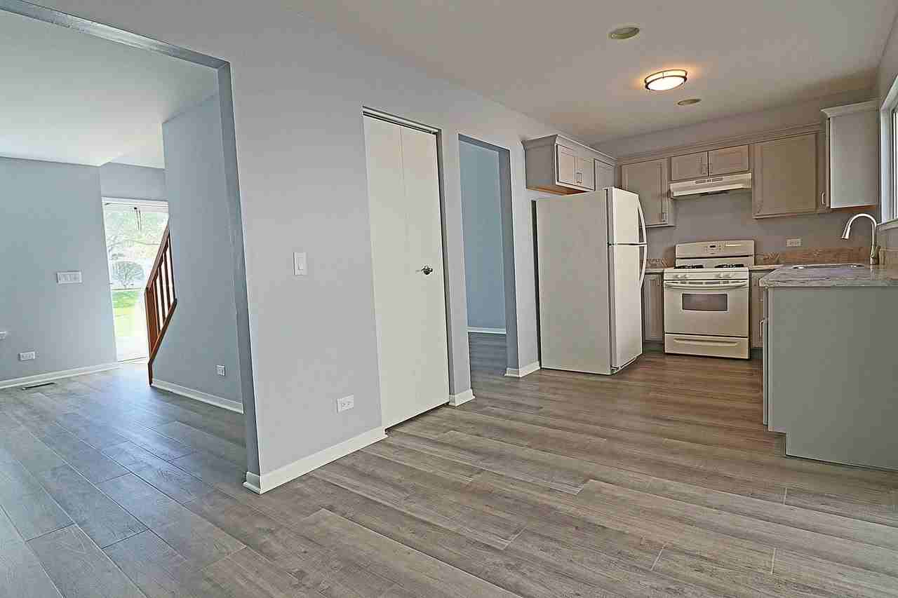 590 LeParc Circle - Photo 4 of 14