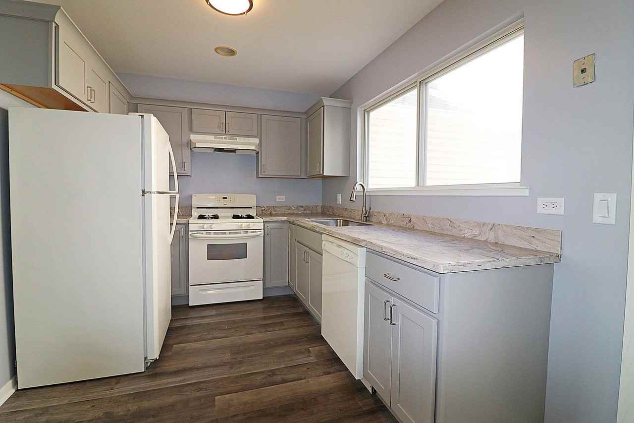 590 LeParc Circle - Photo 5 of 14