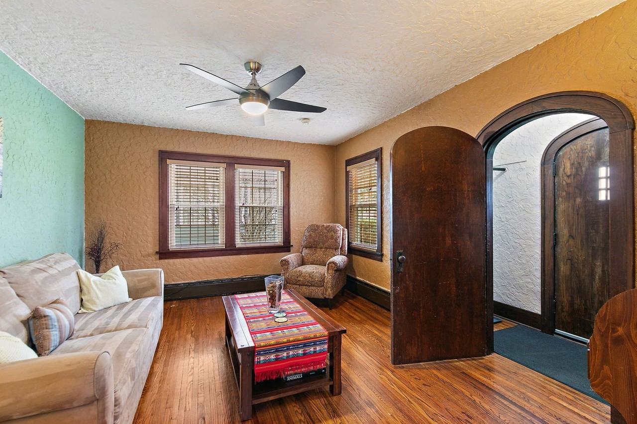 811 Ellwood Ave - Photo 2 of 19