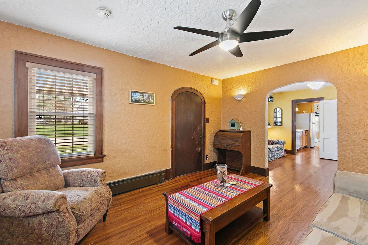 811 Ellwood Ave - Photo 4 of 19