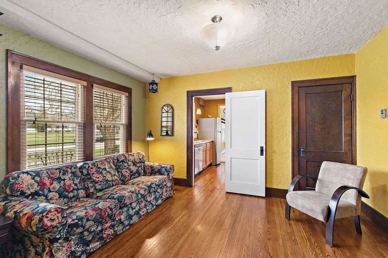 811 Ellwood Ave - Photo 5 of 19