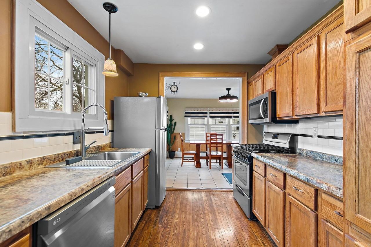 811 Ellwood Ave - Photo 7 of 19