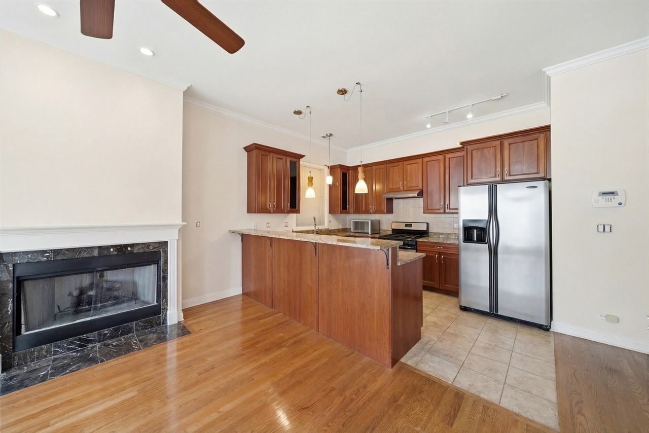 938 N Washtenaw Ave #1 - Photo 3 of 15