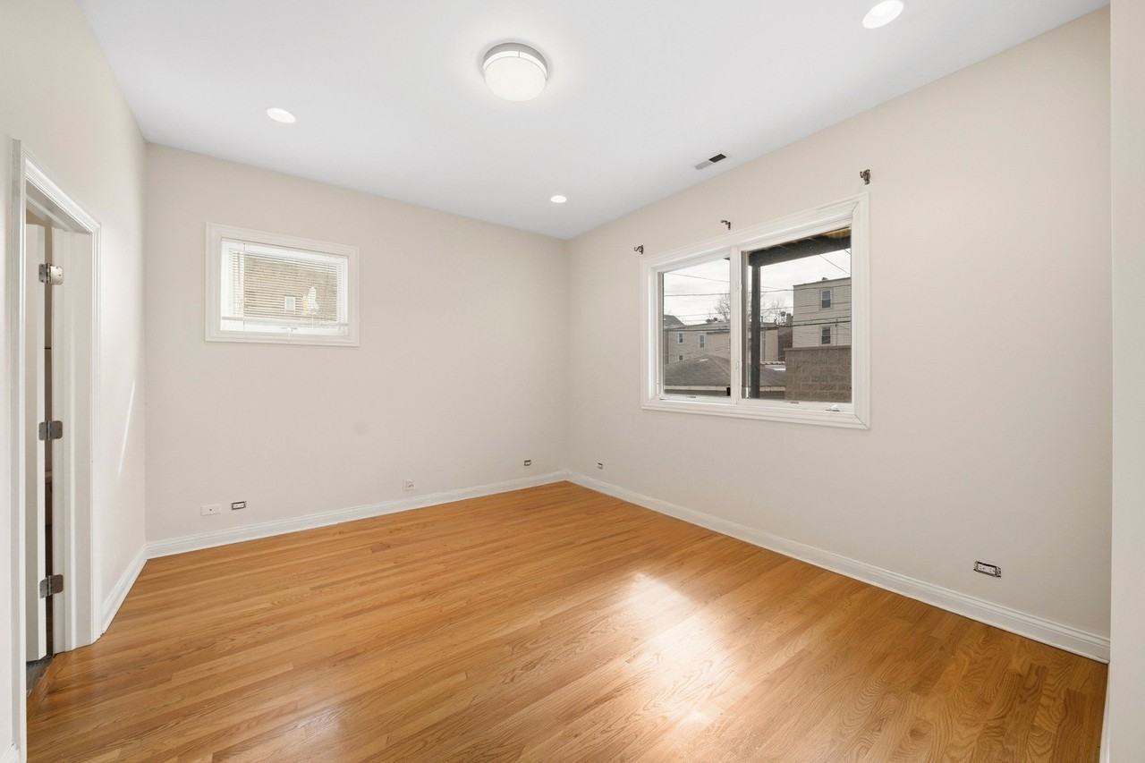 938 N Washtenaw Ave #1 - Photo 5 of 15