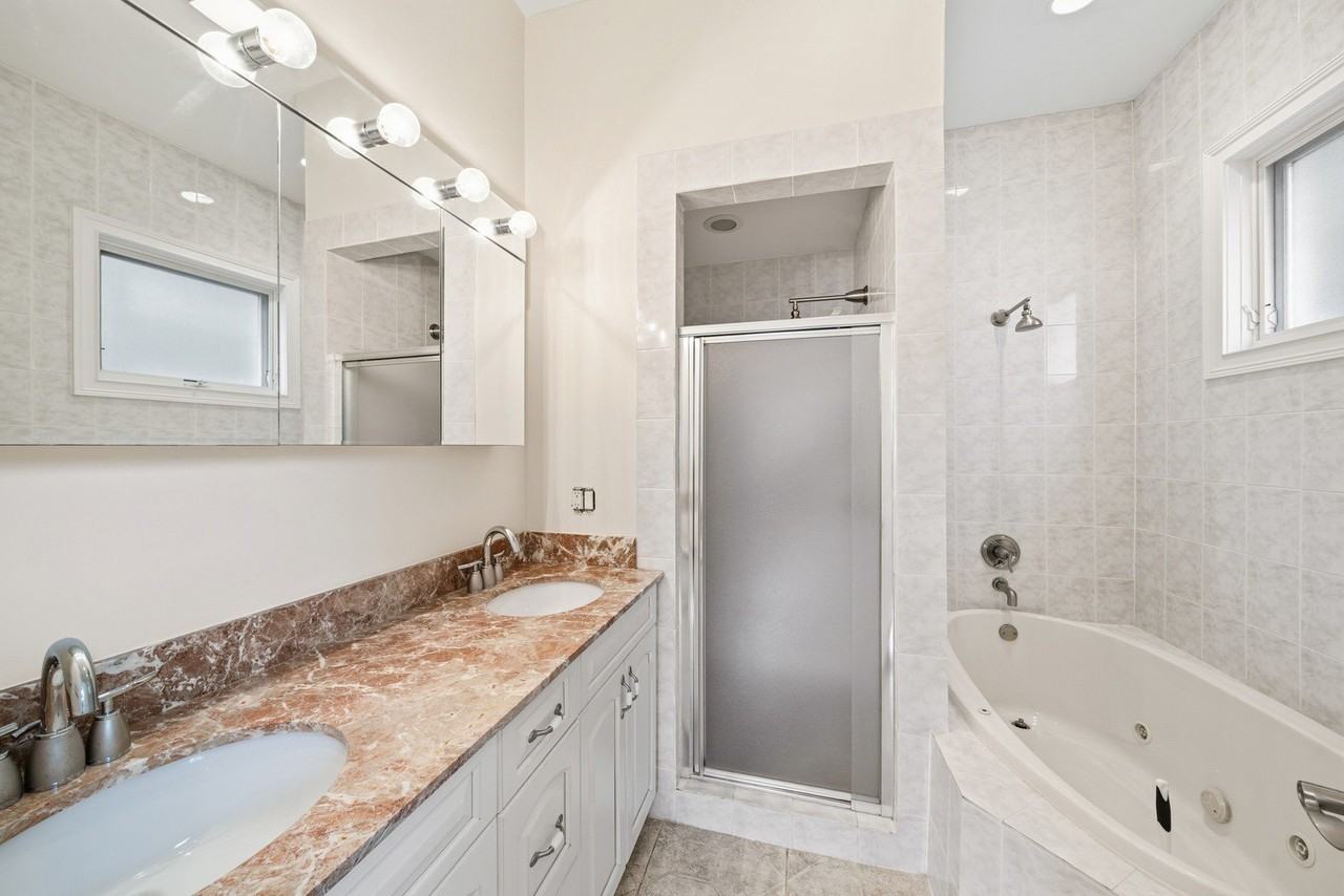 938 N Washtenaw Ave #1 - Photo 6 of 15