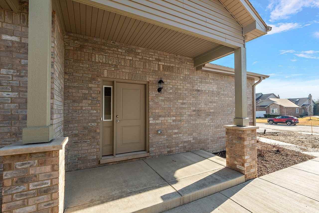 58 Olympus Dr - Photo 3 of 39