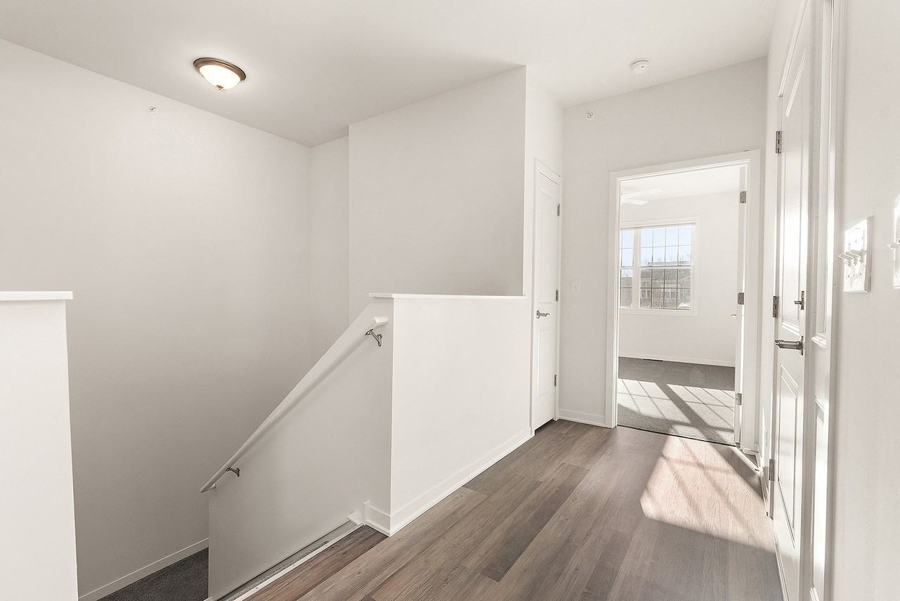 58 Olympus Dr - Photo 4 of 39