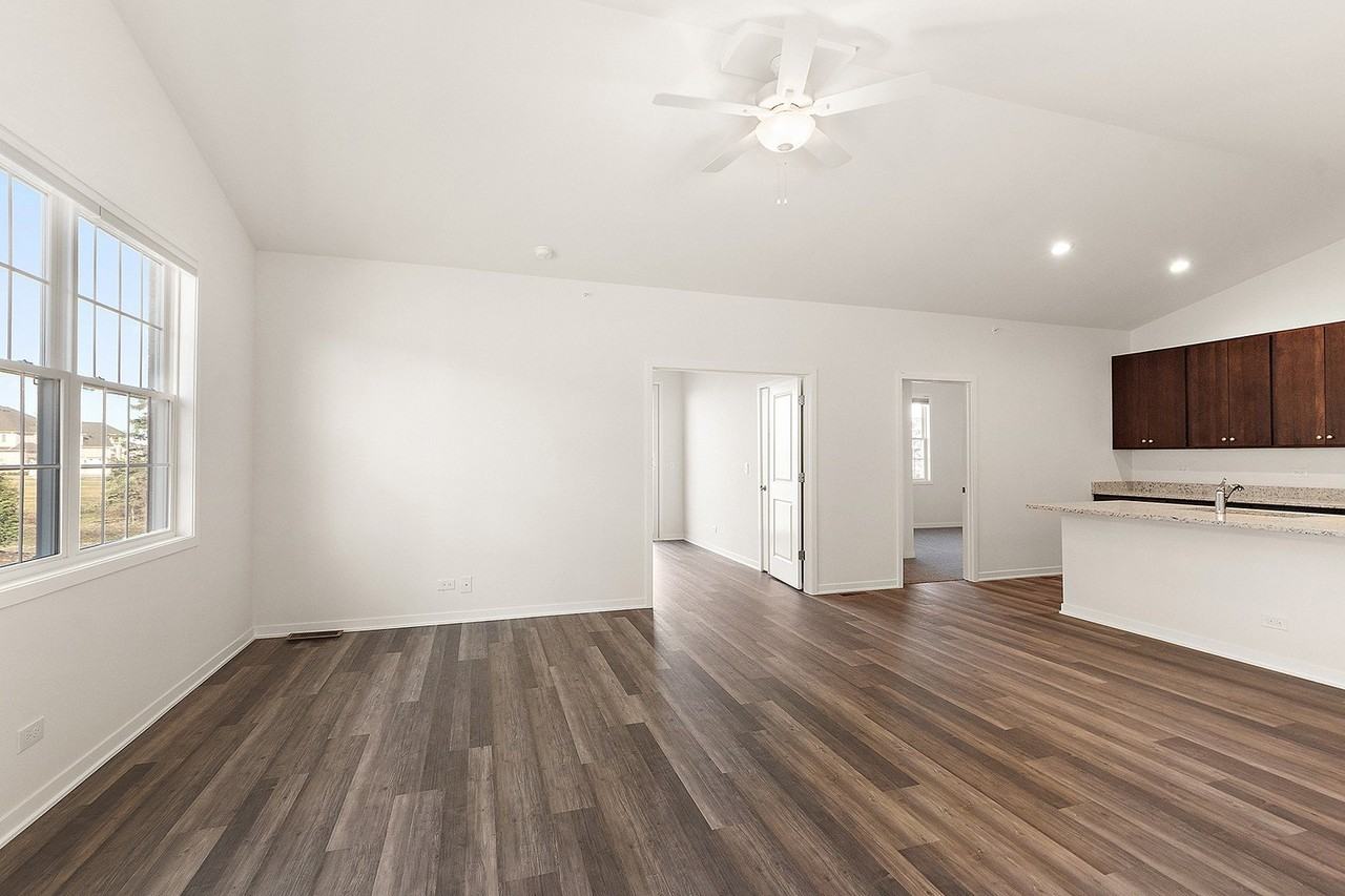 58 Olympus Dr - Photo 6 of 39