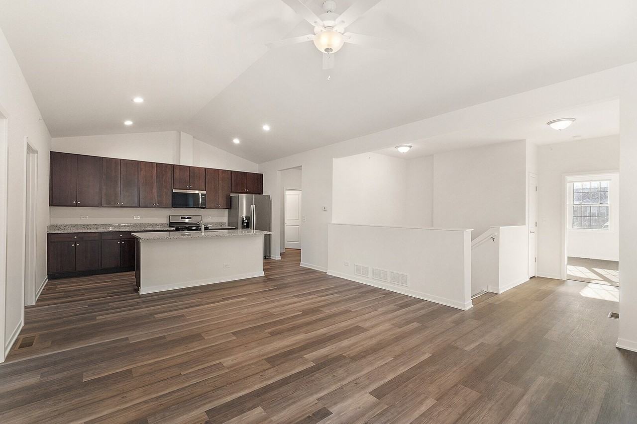 58 Olympus Dr - Photo 7 of 39