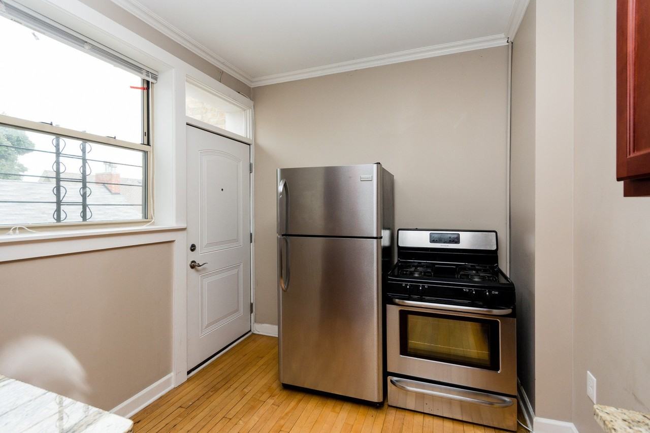 3101 N Racine Ave #1 - Photo 4 of 16