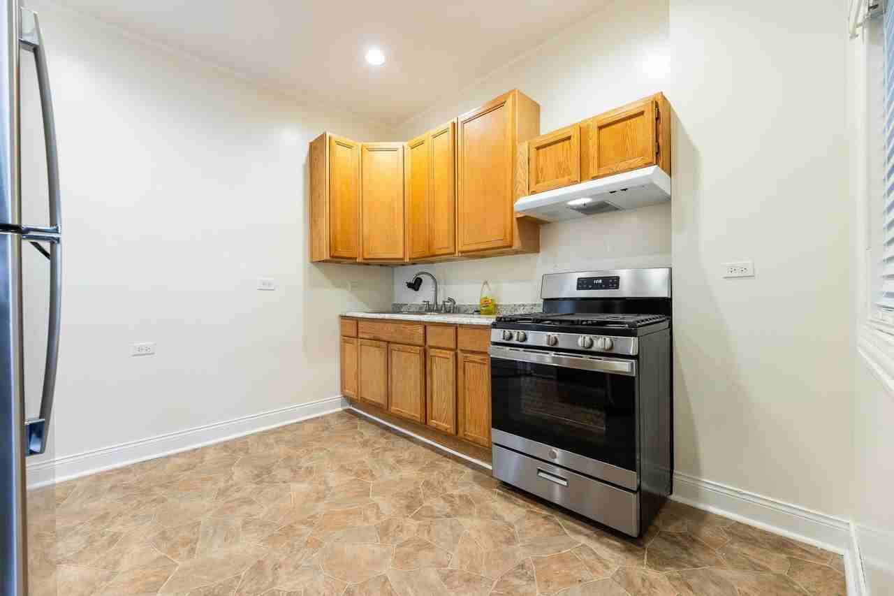 3827 W Flournoy St #1 - Photo 7 of 14