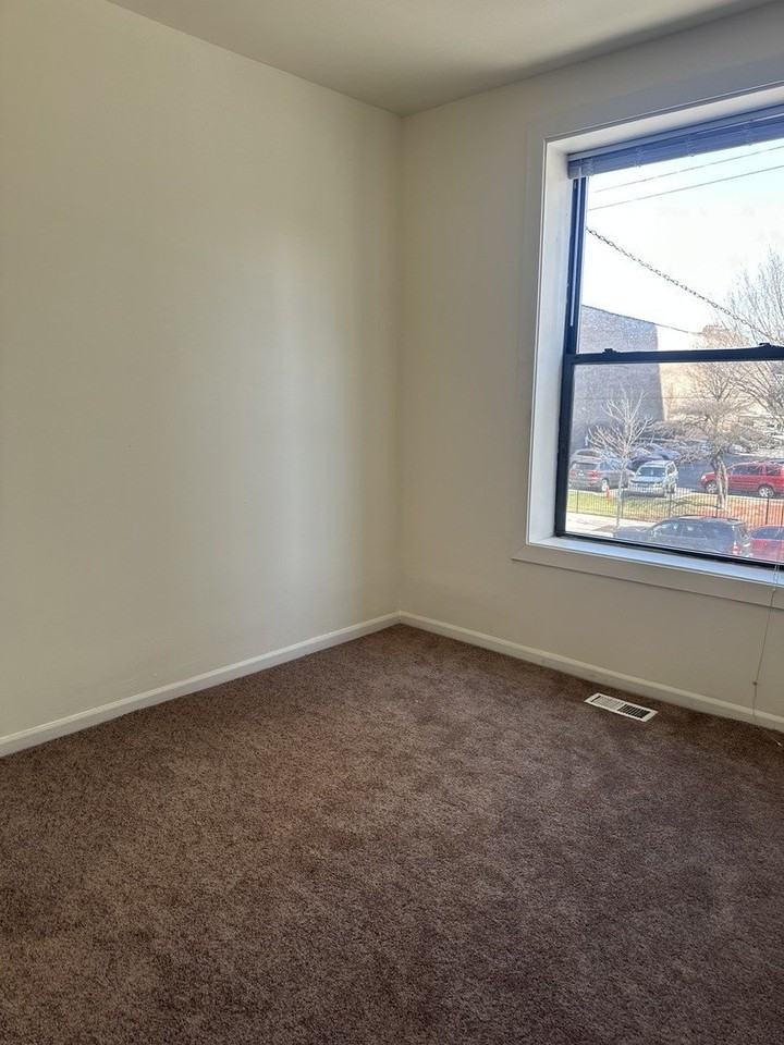 5826 N Broadway St #1 - Photo 3 of 10