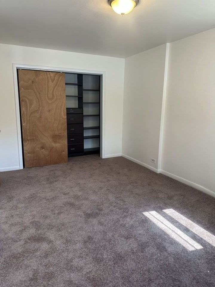 5826 N Broadway St #1 - Photo 5 of 10