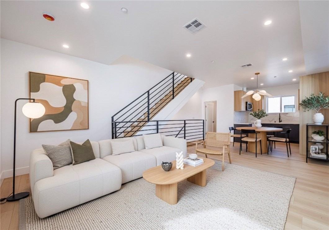 5209 W 20th St #2 - Photo 2 of 26