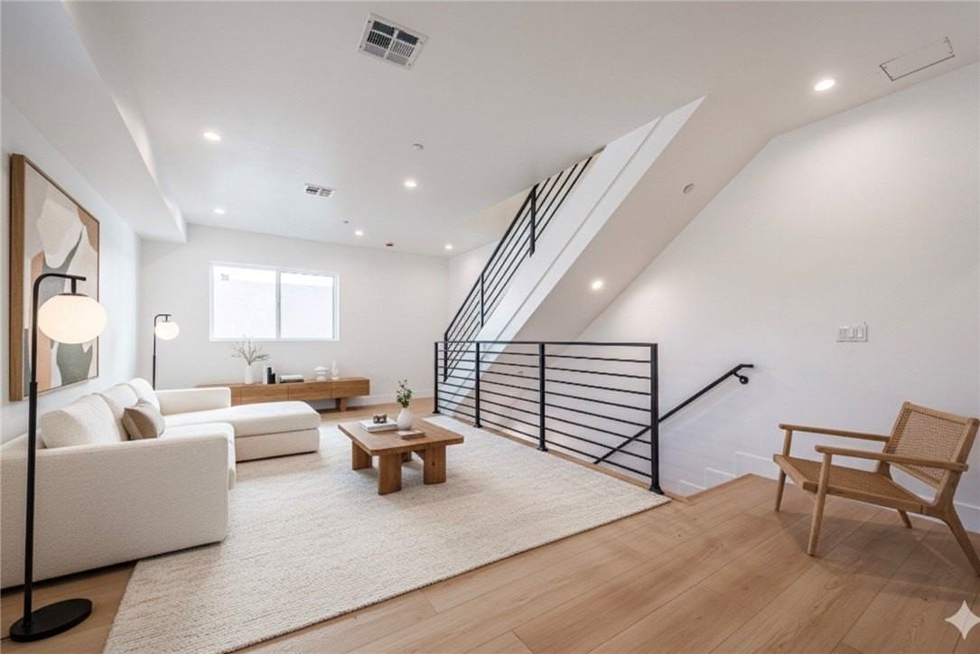 5209 W 20th St #2 - Photo 6 of 26