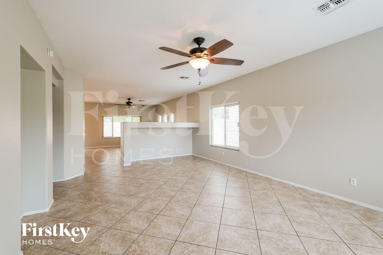 13278 W Edgemont Ave - Photo 3 of 19