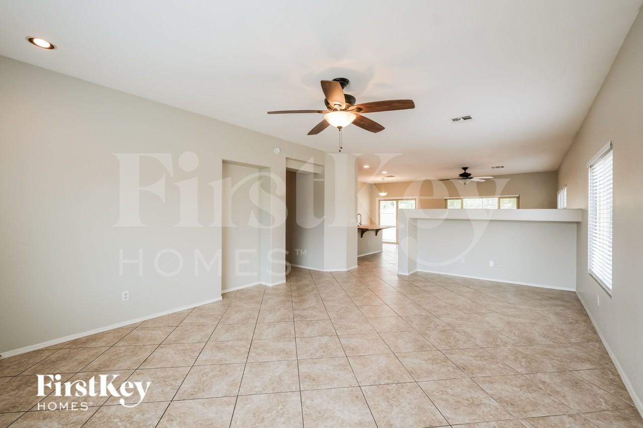 13278 W Edgemont Ave - Photo 4 of 19