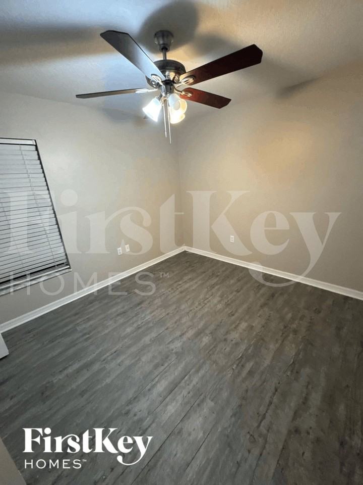 839 Mendoza Dr - Photo 5 of 13