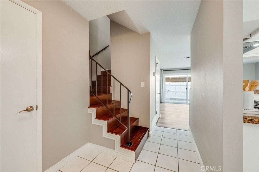 623 E Matchwood Pl - Photo 3 of 24