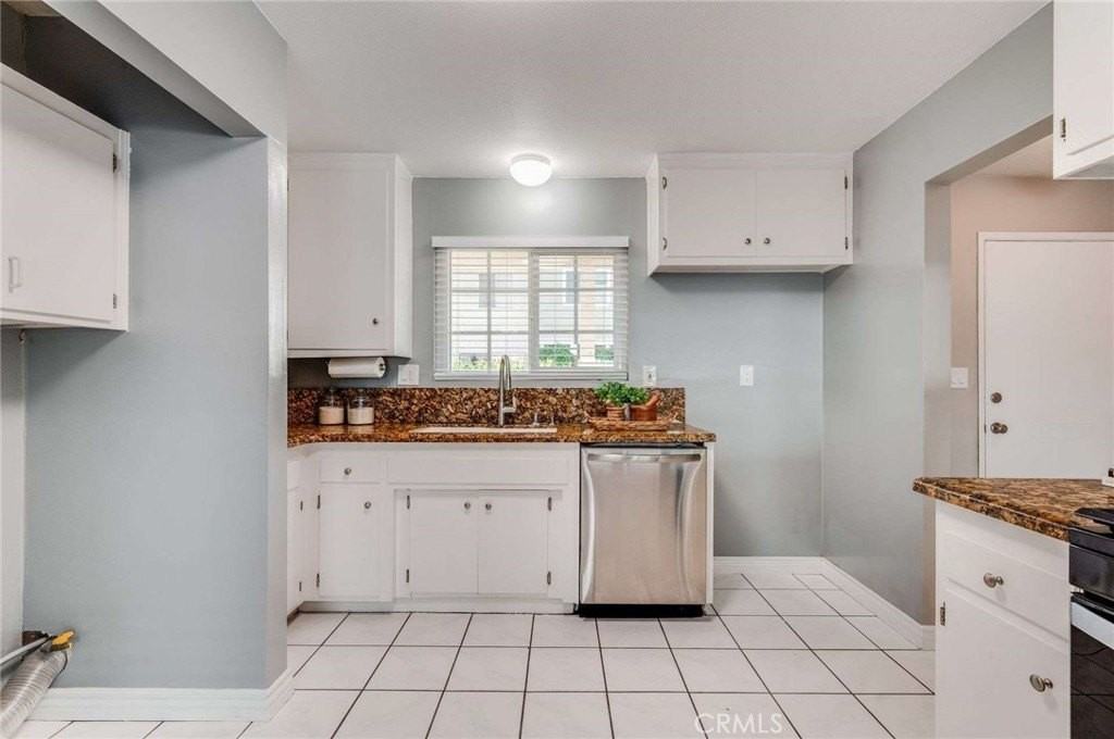 623 E Matchwood Pl - Photo 6 of 24