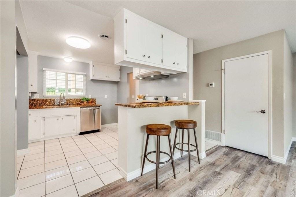 623 E Matchwood Pl - Photo 7 of 24