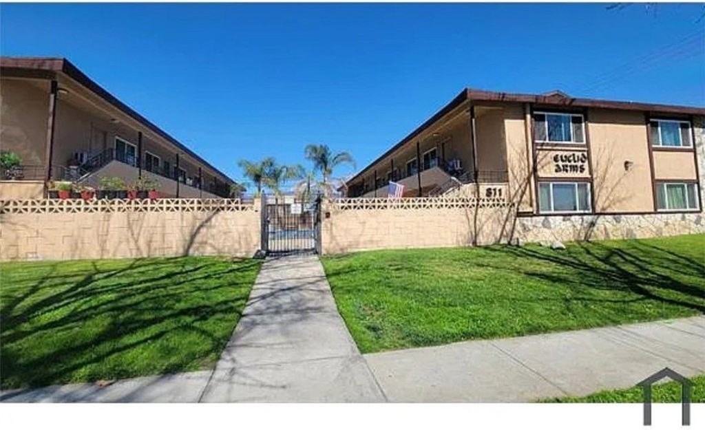 811 Orchid Ct #L - Photo 2 of 25