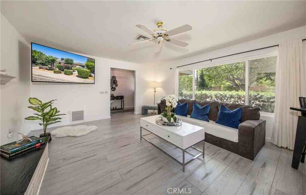 25050 Lawton Ave - Photo 4 of 12