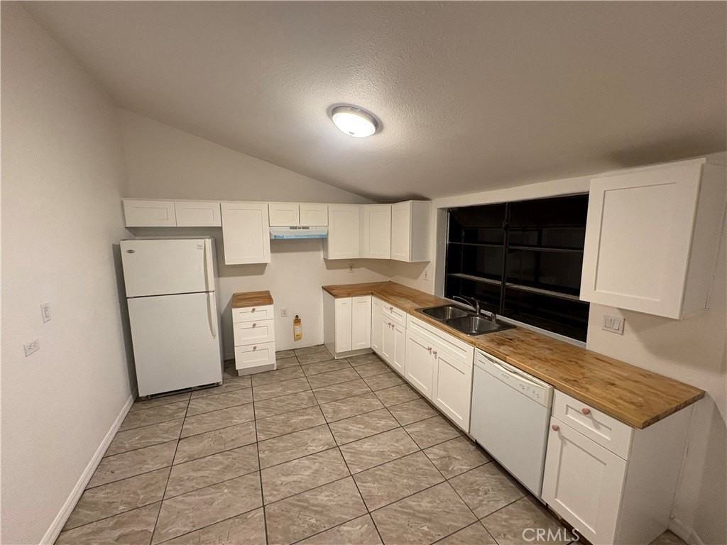 1396 Garnet Ave - Photo 4 of 10