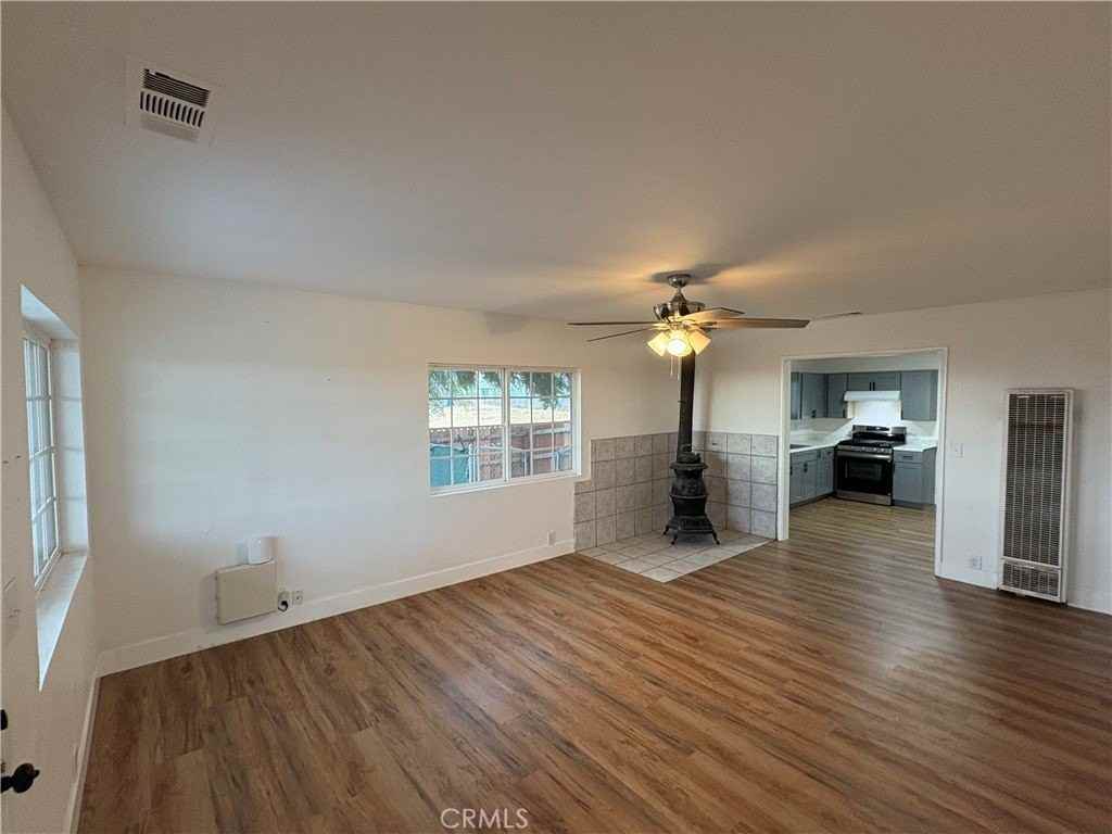 1362 Garnet Ave - Photo 4 of 20