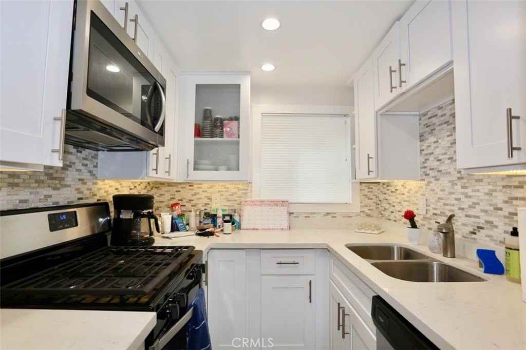 662 S Coast Hwy #C - Photo 4 of 21