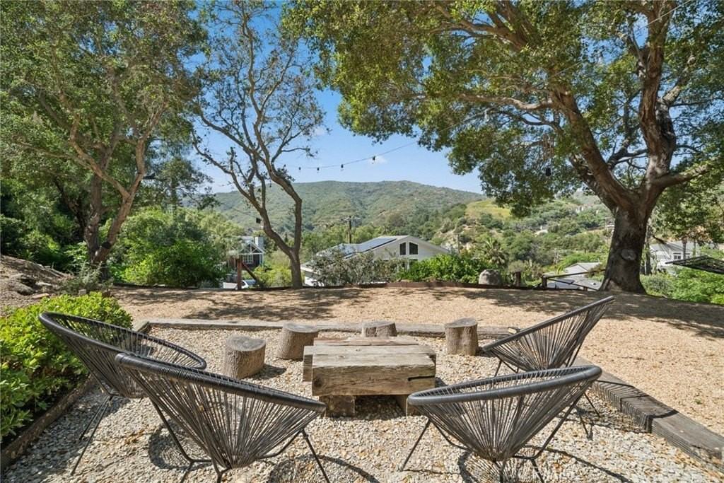 1377 Lewellyn Dr - Photo 4 of 29