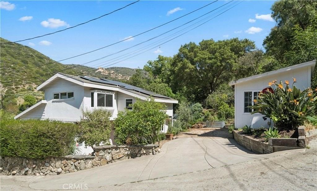 1377 Lewellyn Dr - Photo 5 of 29