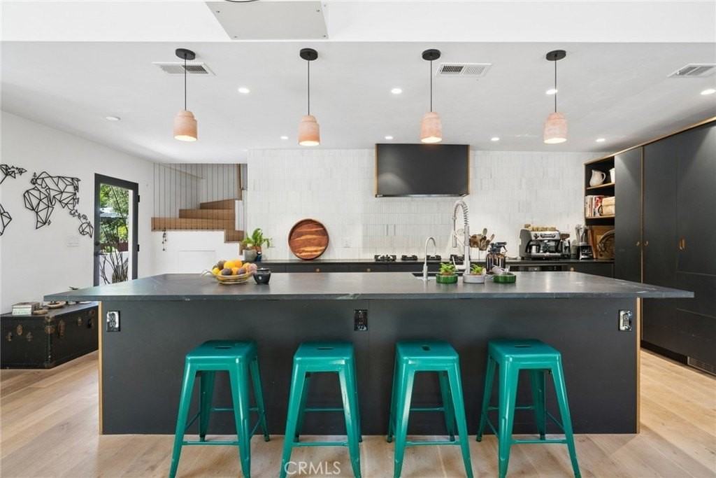 1377 Lewellyn Dr - Photo 7 of 29