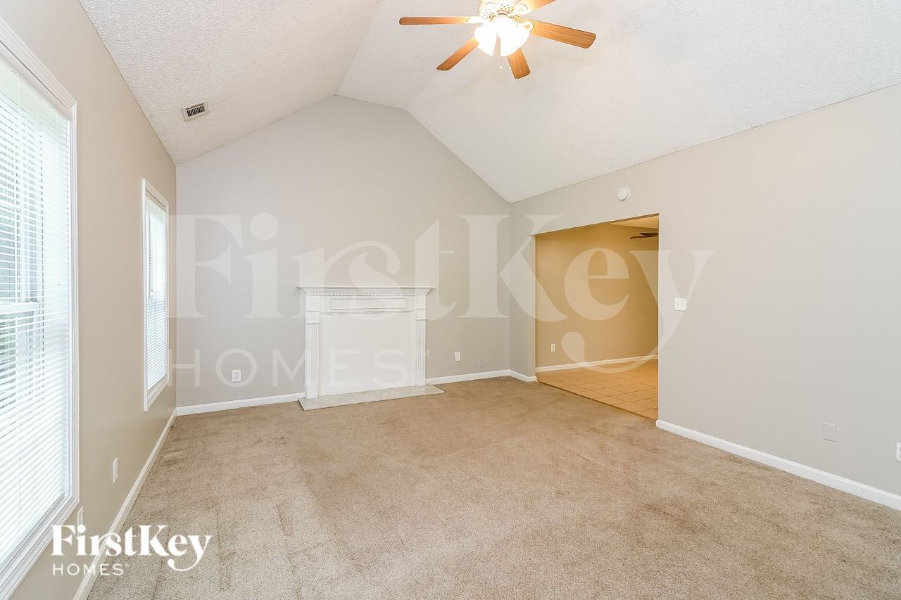 6013 Radford Dr - Photo 3 of 16