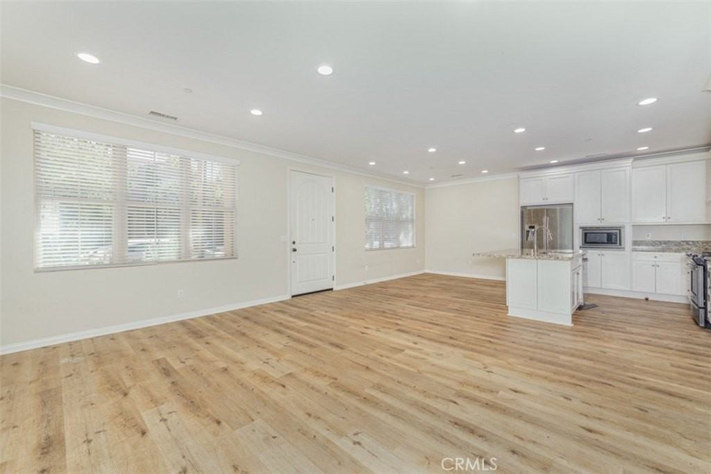 205 Mayfair - Photo 2 of 16