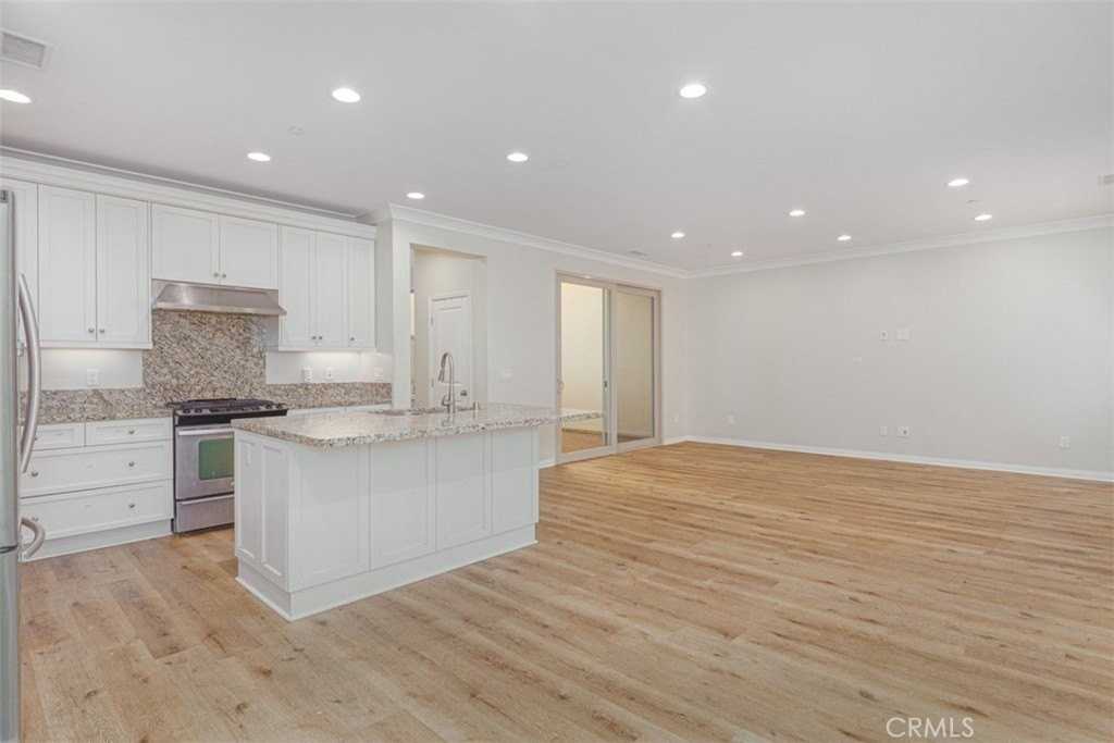 205 Mayfair - Photo 3 of 16