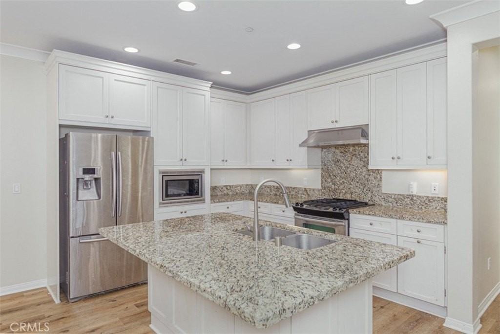 205 Mayfair - Photo 4 of 16