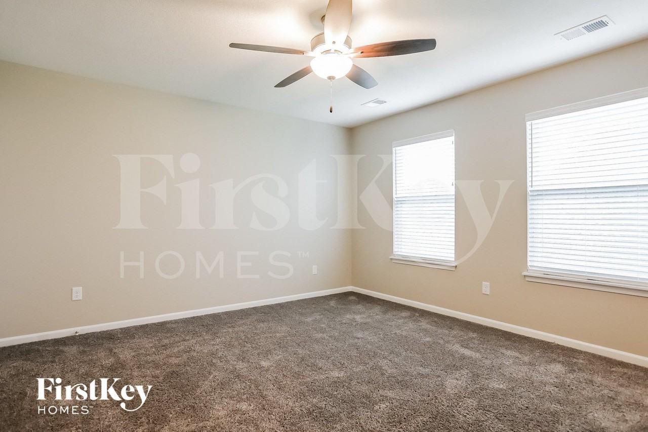 5015 N Wheeling Ave - Photo 4 of 15